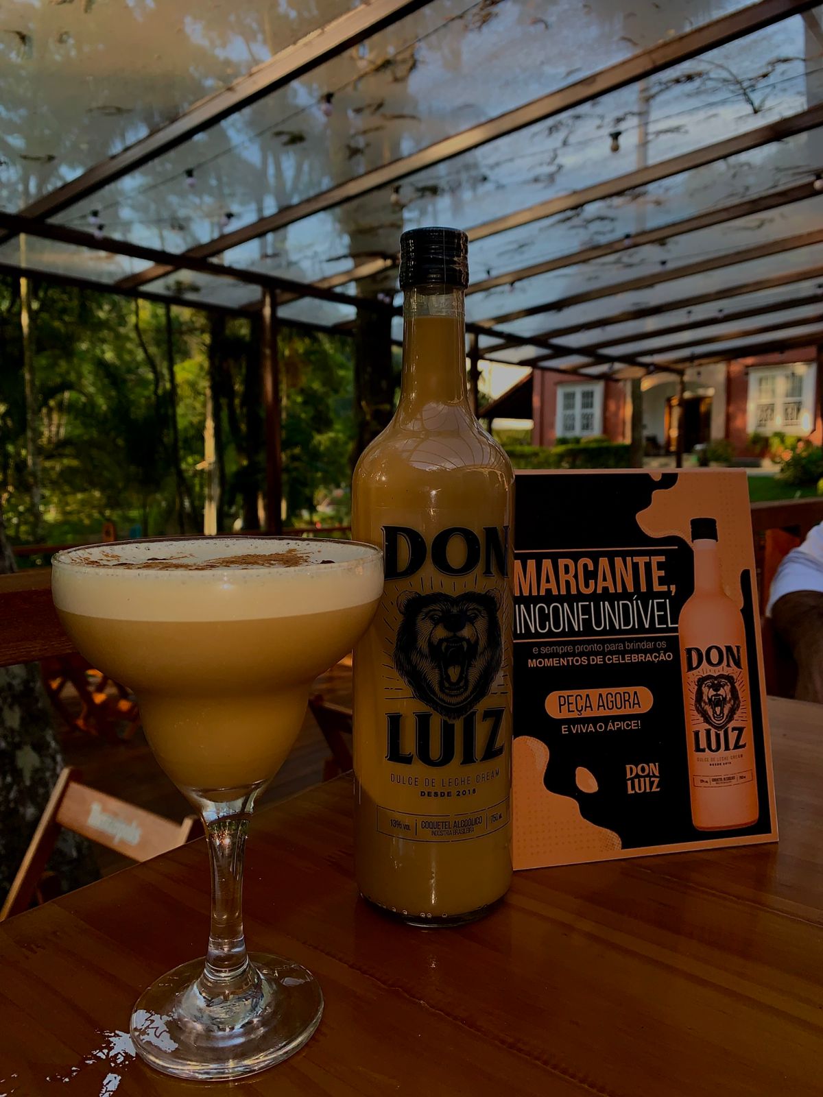 Don Luiz com material de PDV
